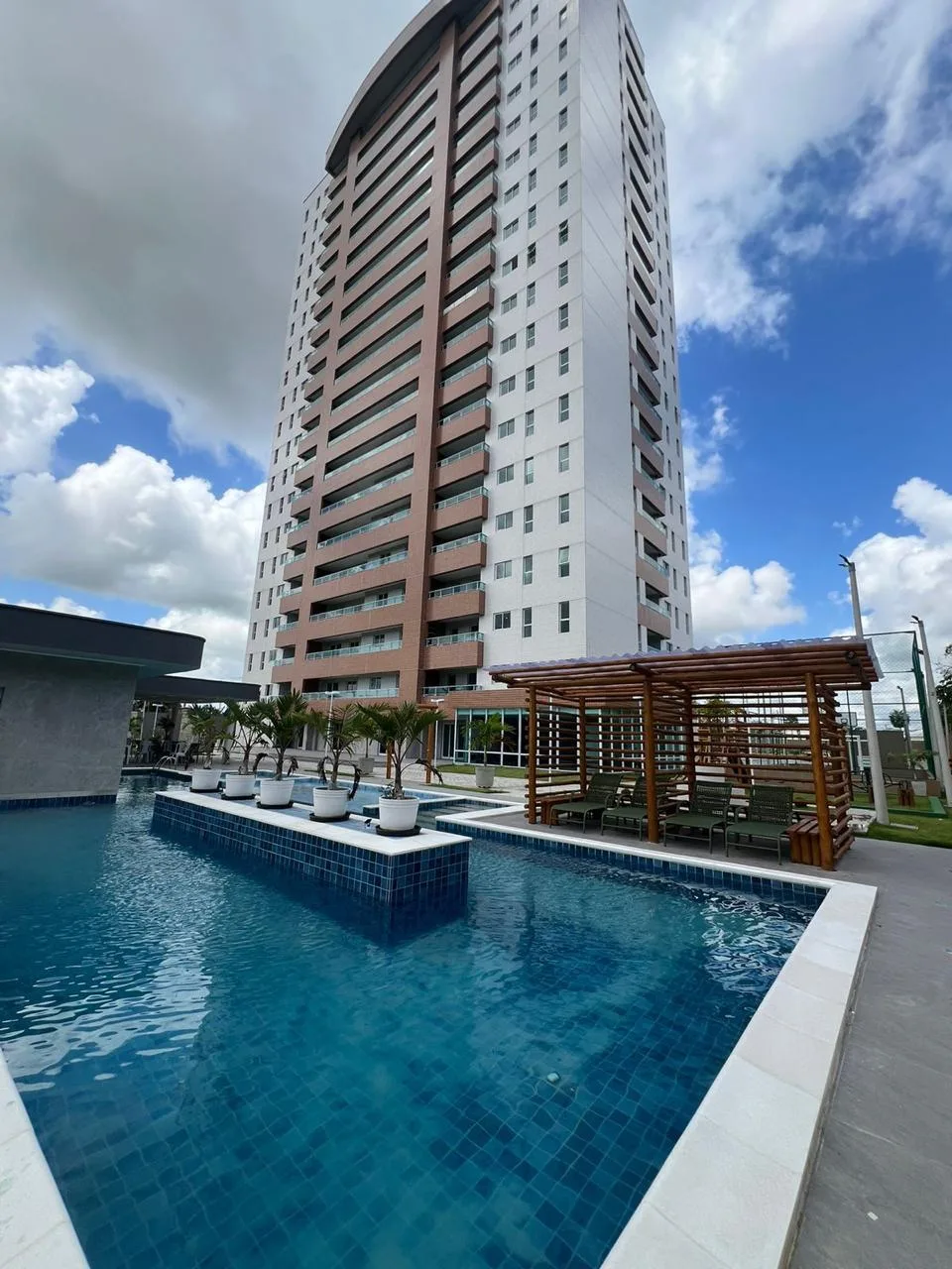 Apartamentos novos à venda com  94 e 77 metros no Eusébio- MADRI